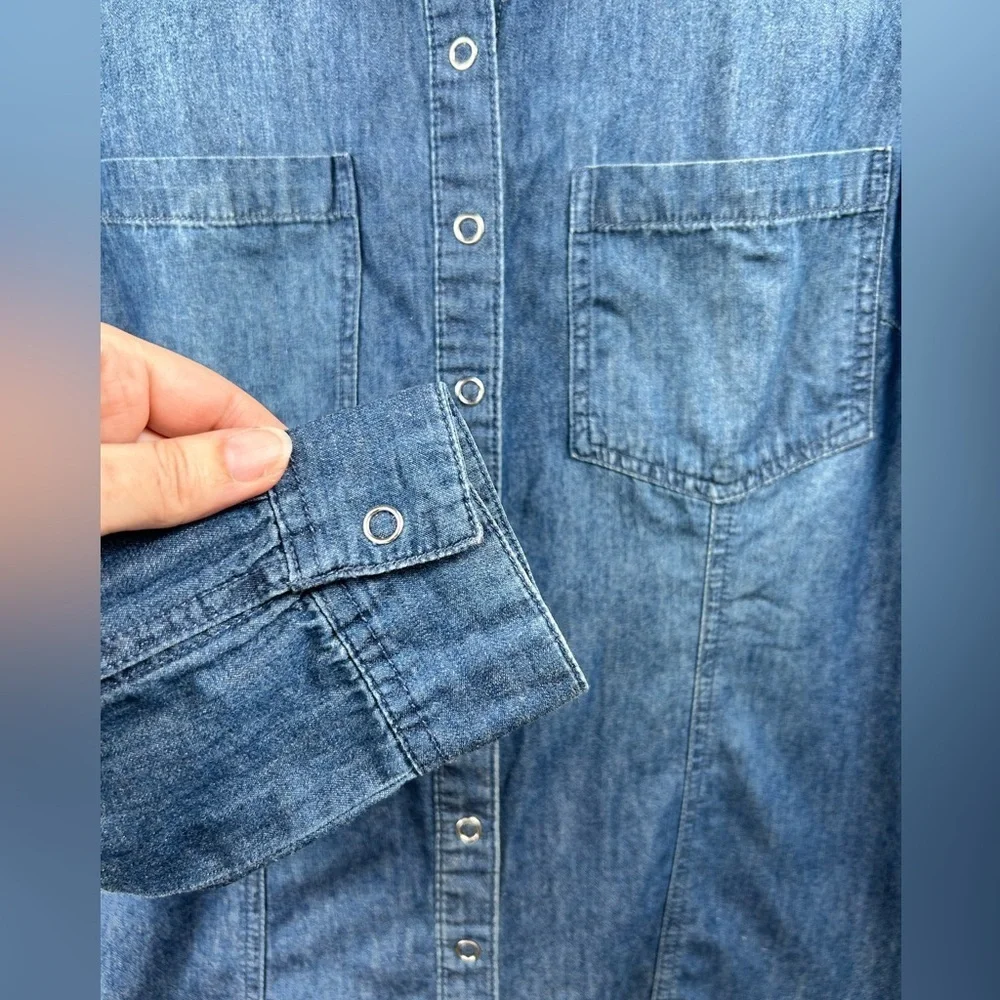 Bluecrush denim long sleeve shirt, Medium, snaps, blue jean, tailored Western - Picture 3 of 6